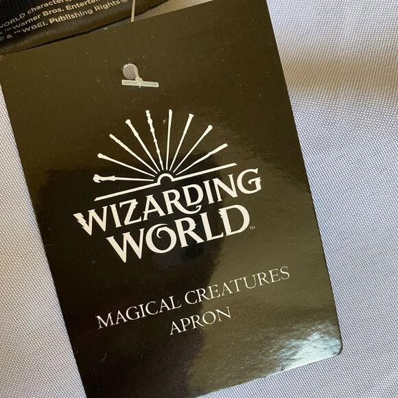 NWT Wizarding World Magical Creatures Apron One Size Blue Magical Beasts Pocket - Picture 11 of 12